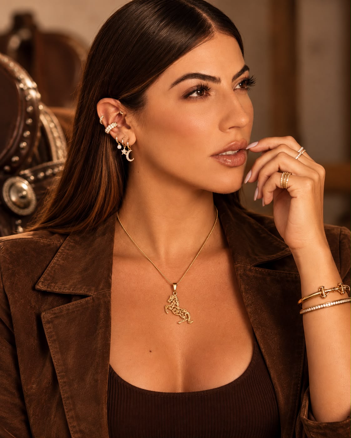 Modelo usando joias Montana Gold